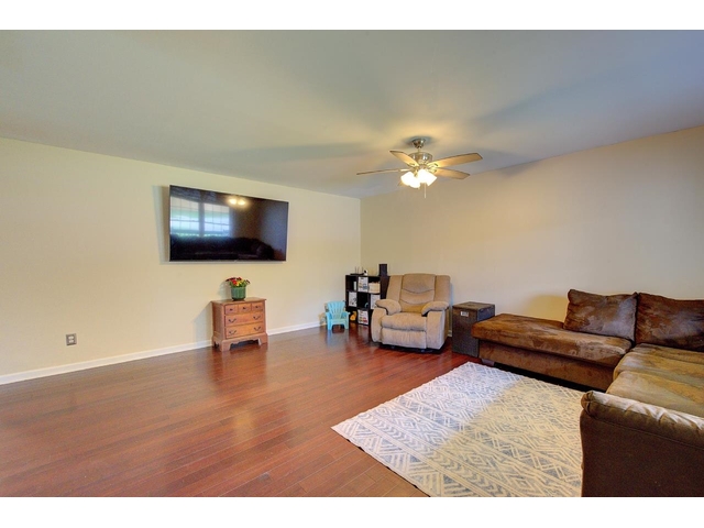 Photo of 517 Signal Hill Lane