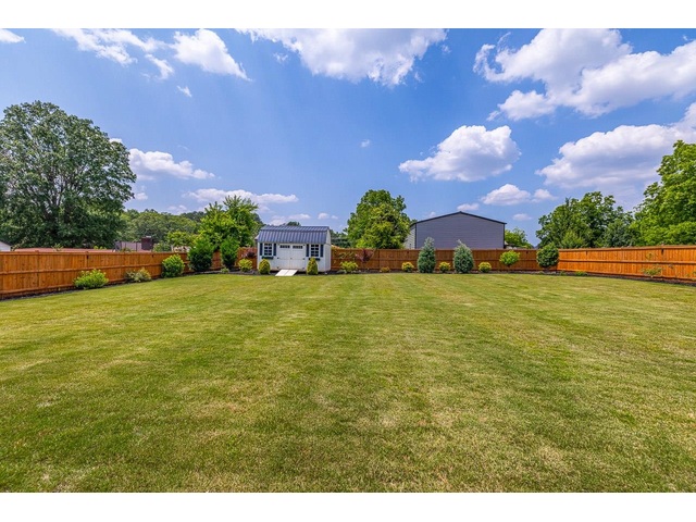 Photo of 105 Holmes Drive Photo of 105 Holmes Drive