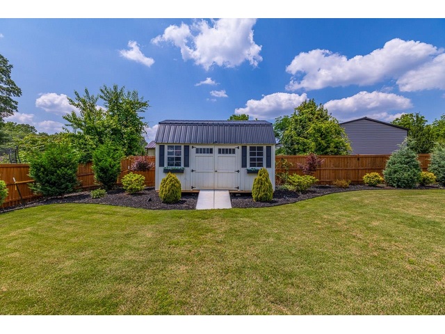 Photo of 105 Holmes Drive Photo of 105 Holmes Drive
