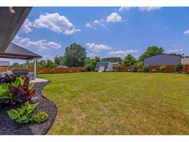 Photo of 105 Holmes Drive Photo of 105 Holmes Drive