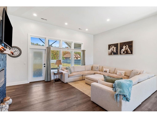 Photo of 338 Jordan Creek Road