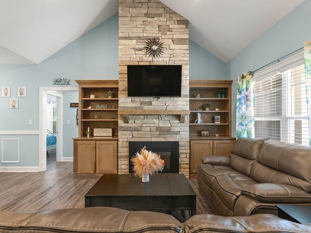 Photo of 215 Cane Creek Way