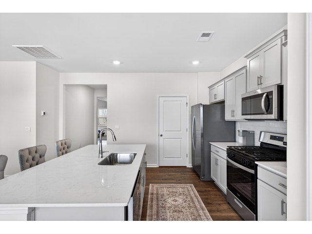 Photo of 938 Pineland Drive