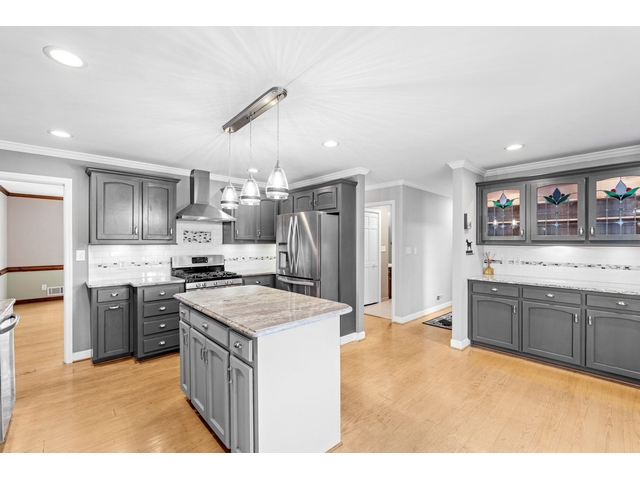 Photo of 317 E Killarney Lake