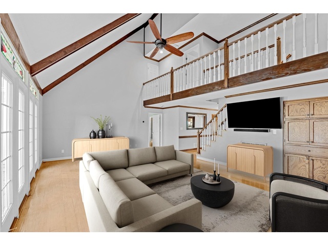 Photo of 317 E Killarney Lake