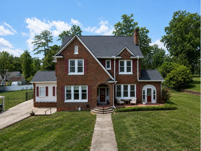 Photo of 906 College Drive