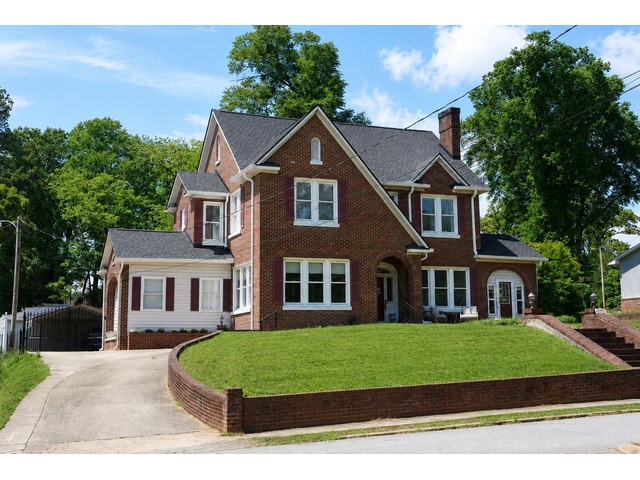 Photo of 906 College Drive