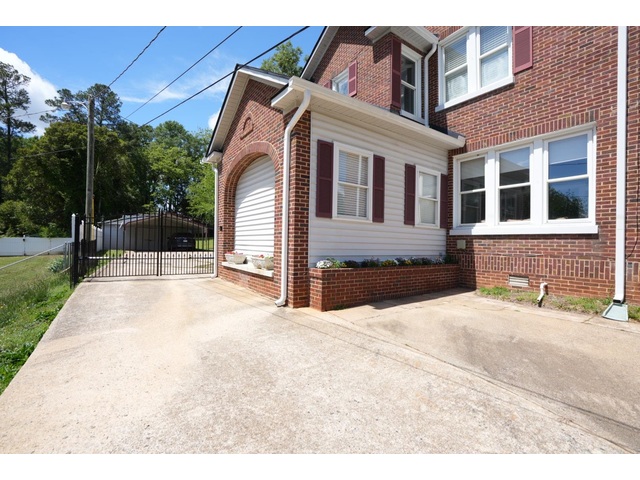 Photo of 906 College Drive