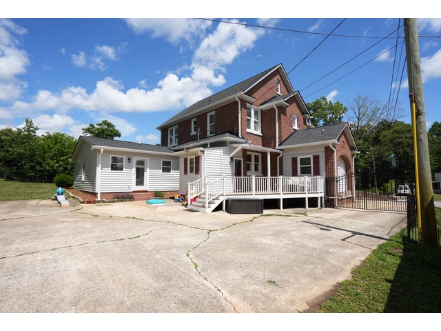 Photo of 906 College Drive