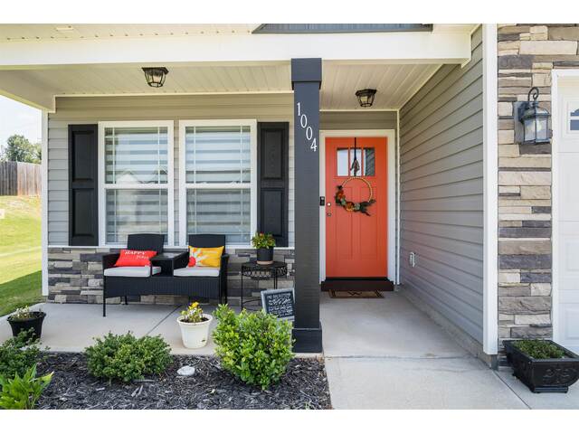 Photo of 1004 Rosabella Lane Photo of 1004 Rosabella Lane