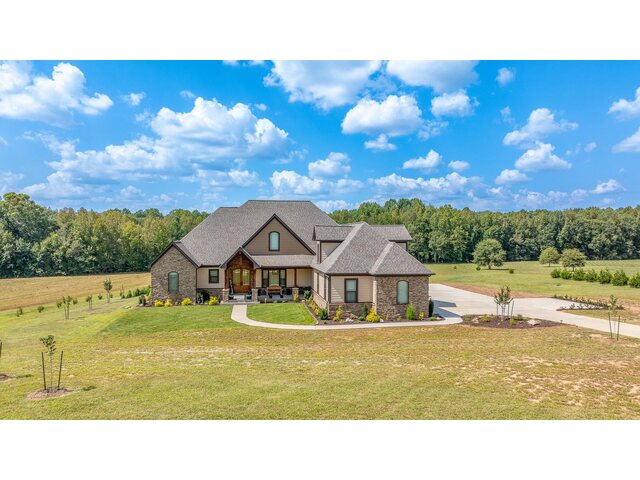 Photo of 1055 Cross Country Lane