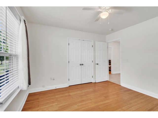 Photo of 110 White Oak Drive