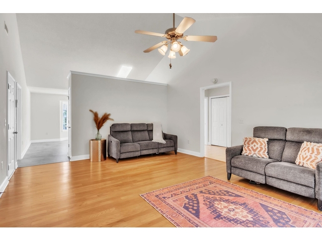 Photo of 110 White Oak Drive
