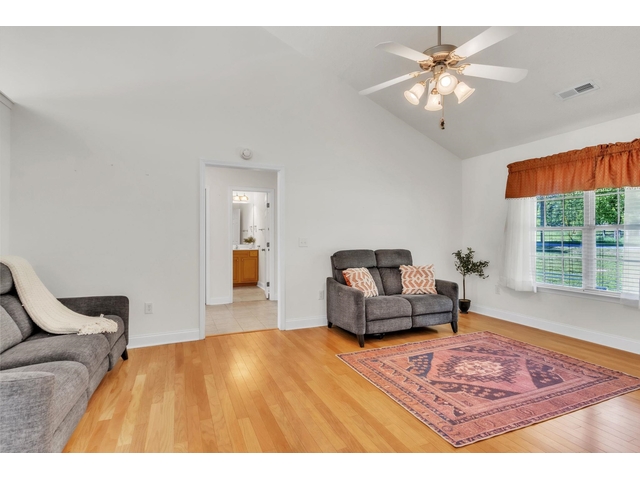 Photo of 110 White Oak Drive