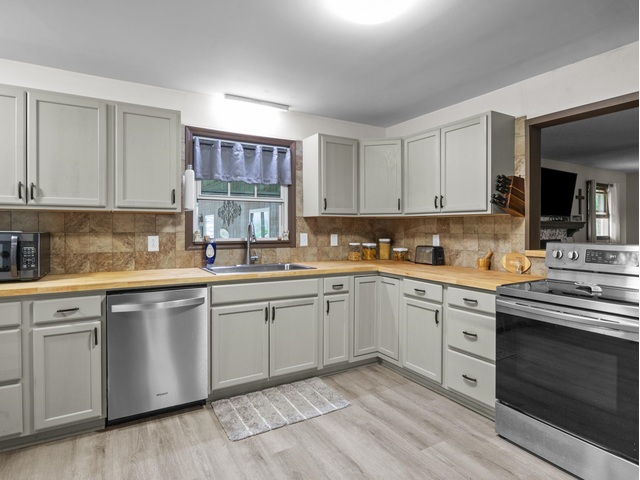 Photo of 228 Anita Drive Photo of 228 Anita Drive