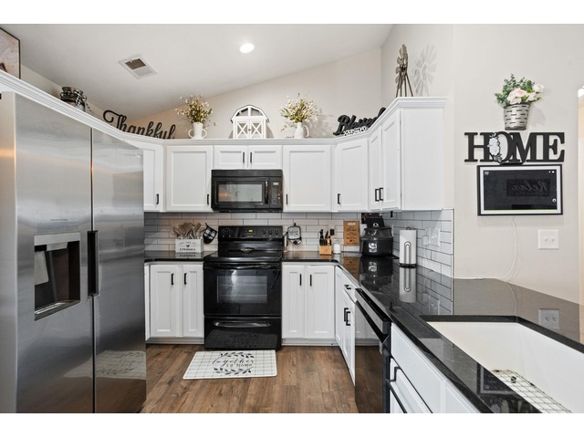 Photo of 110 Turquoise Drive Photo of 110 Turquoise Drive