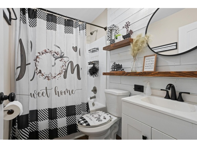 Photo of 110 Turquoise Drive Photo of 110 Turquoise Drive