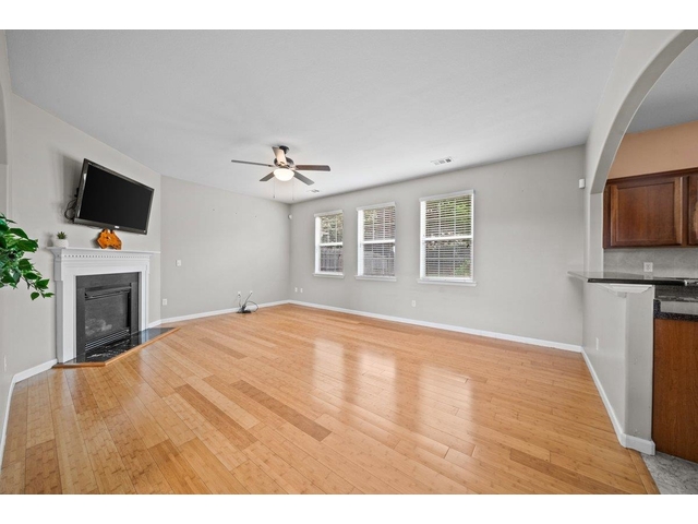 Photo of 206 Collingwood Lane Photo of 206 Collingwood Lane