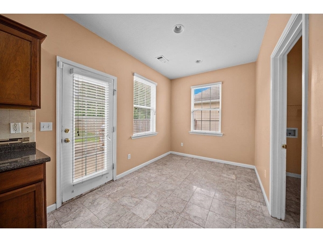 Photo of 206 Collingwood Lane Photo of 206 Collingwood Lane