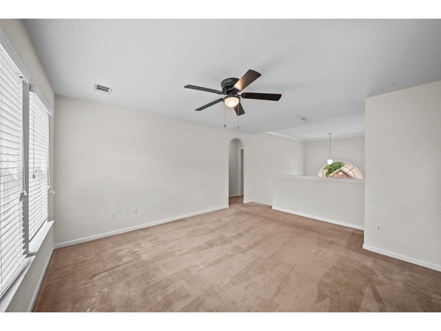 Photo of 206 Collingwood Lane Photo of 206 Collingwood Lane
