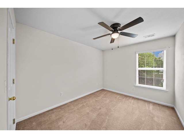 Photo of 206 Collingwood Lane Photo of 206 Collingwood Lane