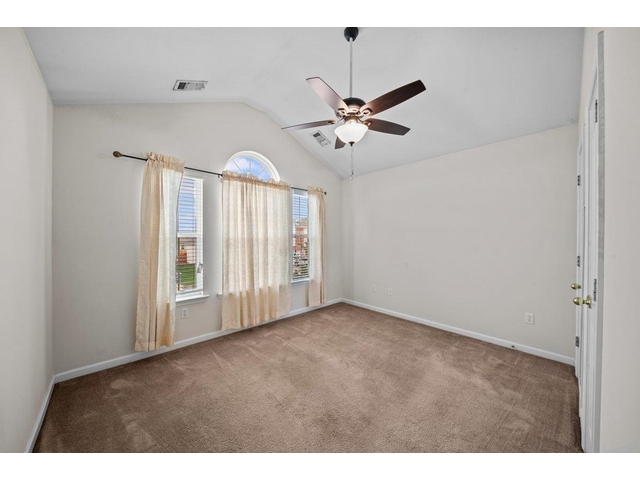 Photo of 206 Collingwood Lane Photo of 206 Collingwood Lane