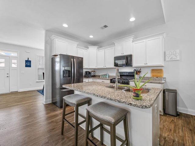 Photo of 845 Judah Drive