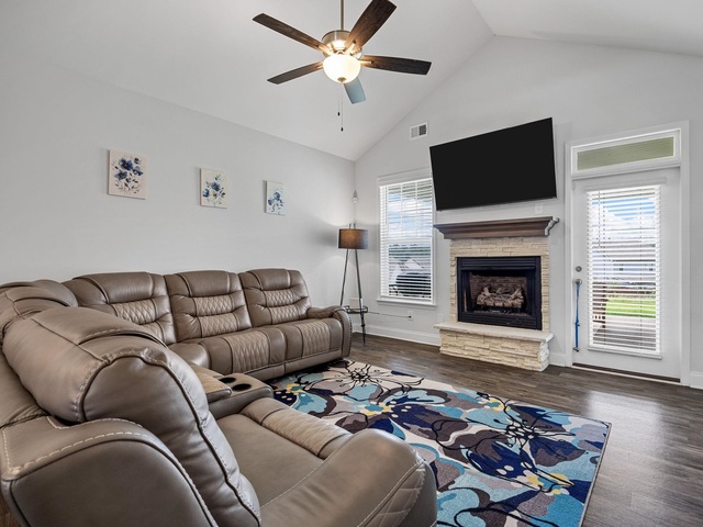 Photo of 845 Judah Drive