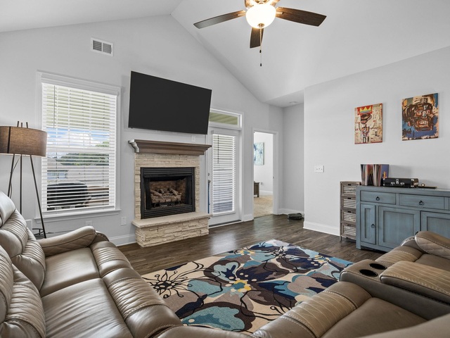 Photo of 845 Judah Drive