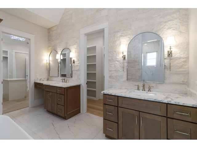 Photo of 733 Castle Stone