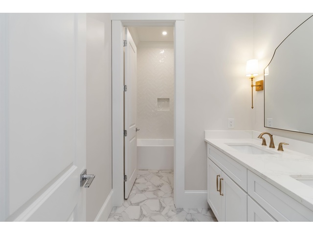 Photo of 733 Castle Stone