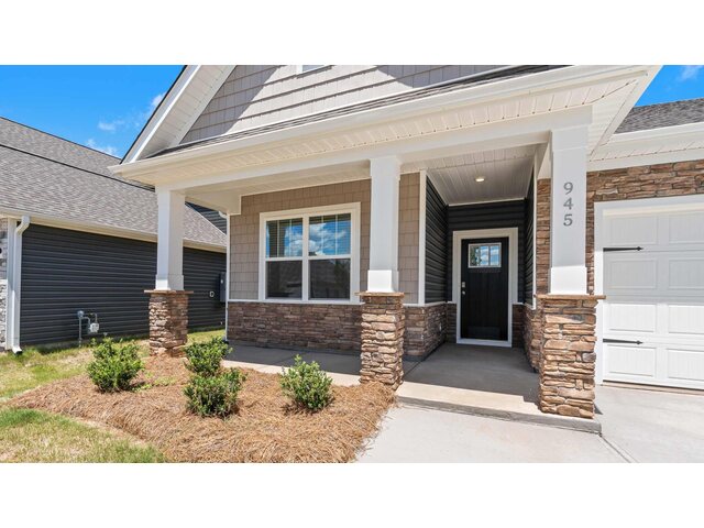 Photo of 945 Pineland Drive