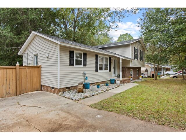 Photo of 126 Ashdown Drive Photo of 126 Ashdown Drive