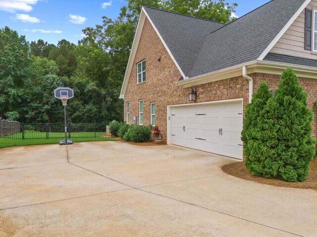 Photo of 211 Piper Glen Lane