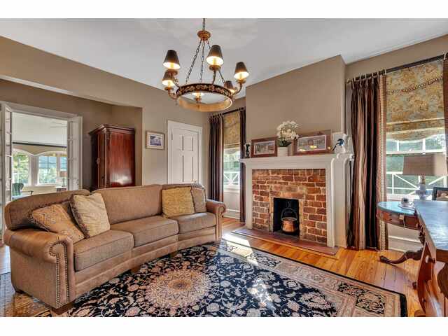 Photo of 571 E Main Street