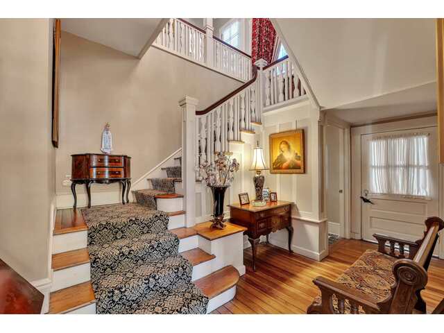 Photo of 571 E Main Street