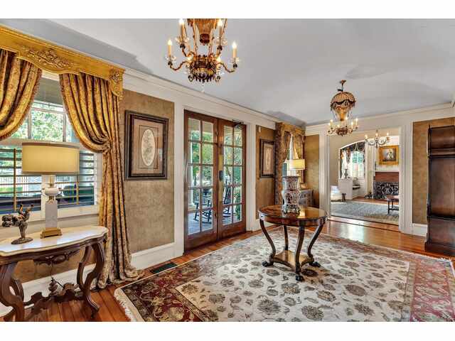 Photo of 571 E Main Street