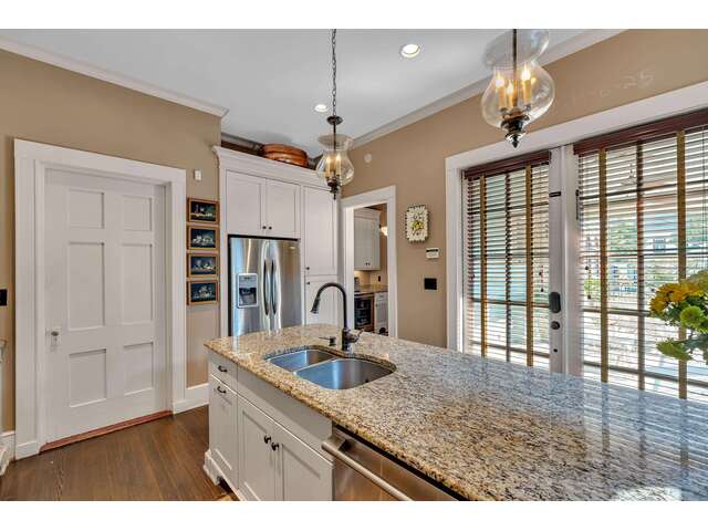 Photo of 571 E Main Street