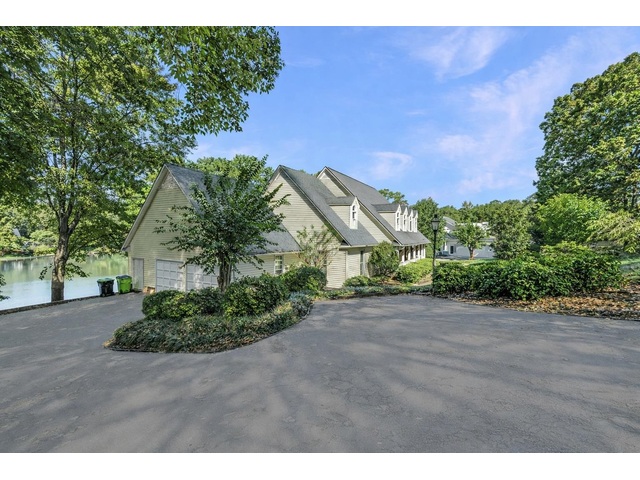 Photo of 317 E Killarney Lake