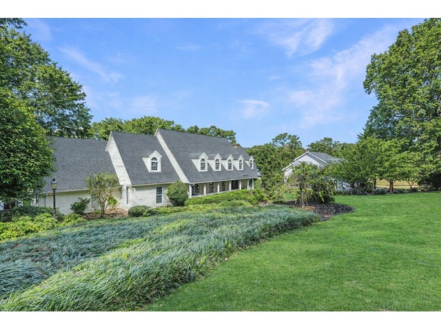 Photo of 317 E Killarney Lake