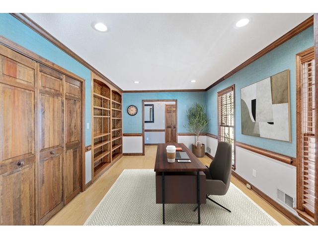 Photo of 317 E Killarney Lake