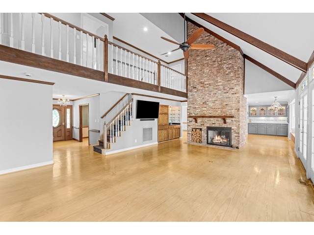 Photo of 317 E Killarney Lake