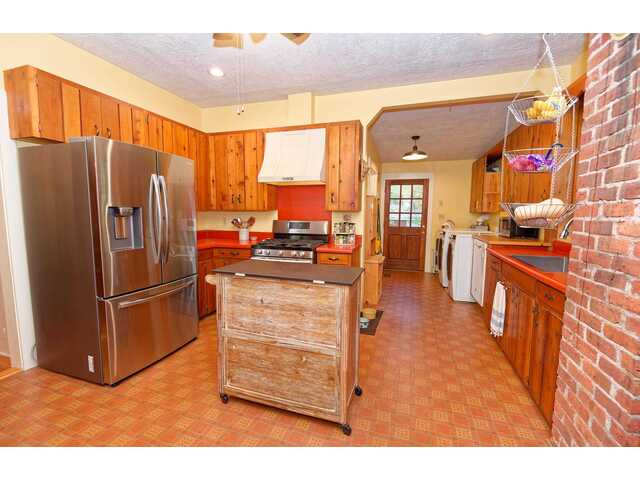 Photo of 700 N Trade Avenue