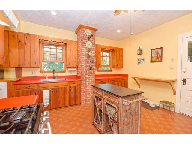 Photo of 700 N Trade Avenue