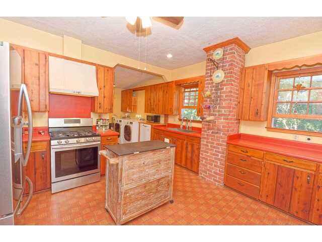 Photo of 700 N Trade Avenue