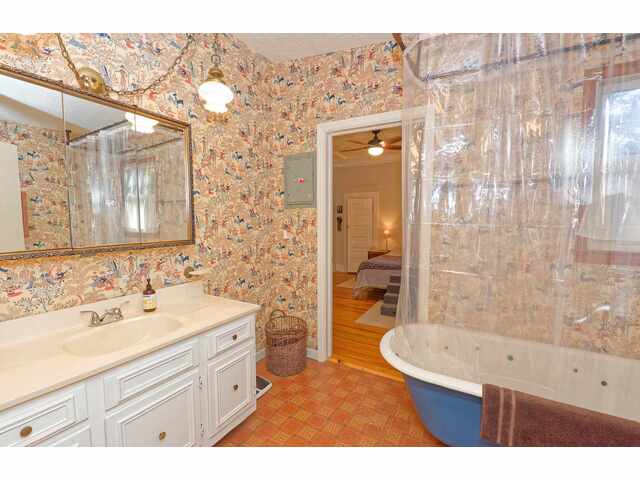 Photo of 700 N Trade Avenue