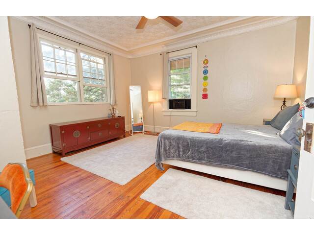 Photo of 700 N Trade Avenue