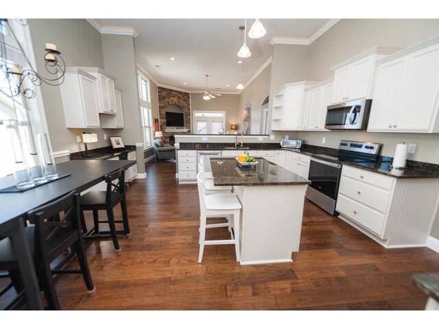 Photo of 824 Sterling Drive Photo of 824 Sterling Drive