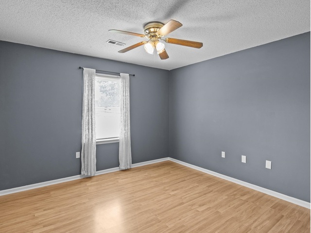 Photo of 102 Stoneledge Drive