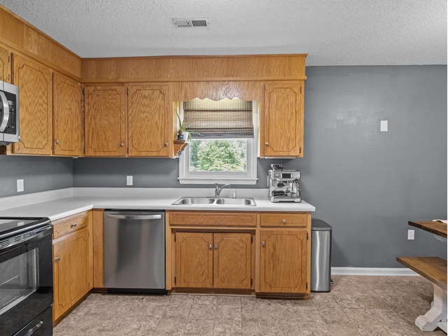 Photo of 102 Stoneledge Drive